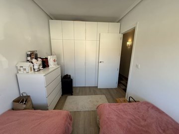 4585fullyrefurbishedtraditionaltownhouse26032