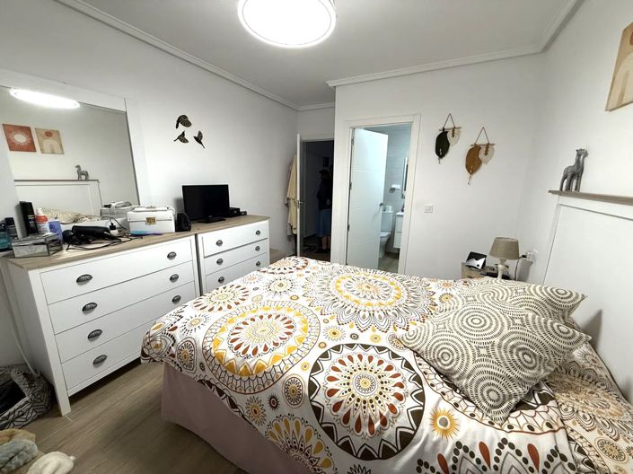 Image No.12-3 Bed Property for sale