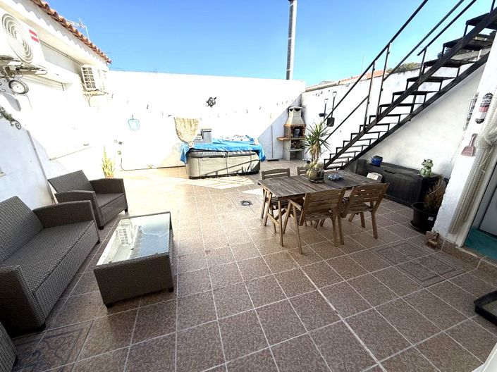 Image No.17-3 Bed Property for sale