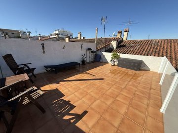 4585fullyrefurbishedtraditionaltownhouse26032