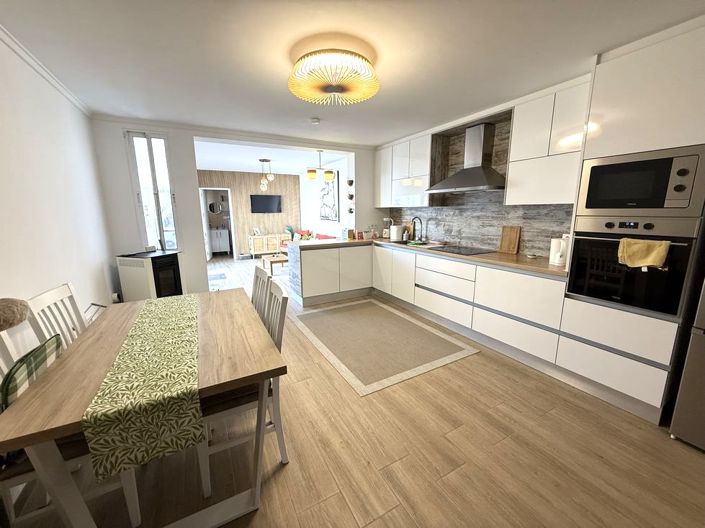 Image No.4-3 Bed Property for sale