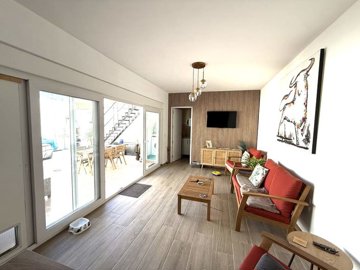 4585fullyrefurbishedtraditionaltownhouse26032