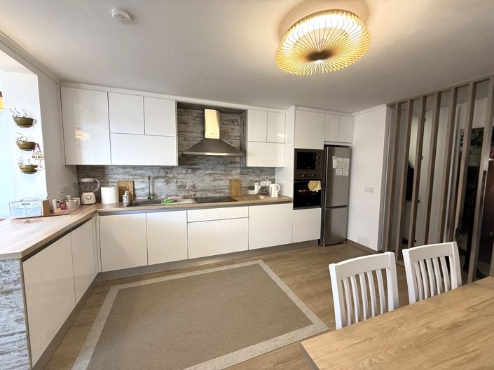 Image No.6-3 Bed Property for sale