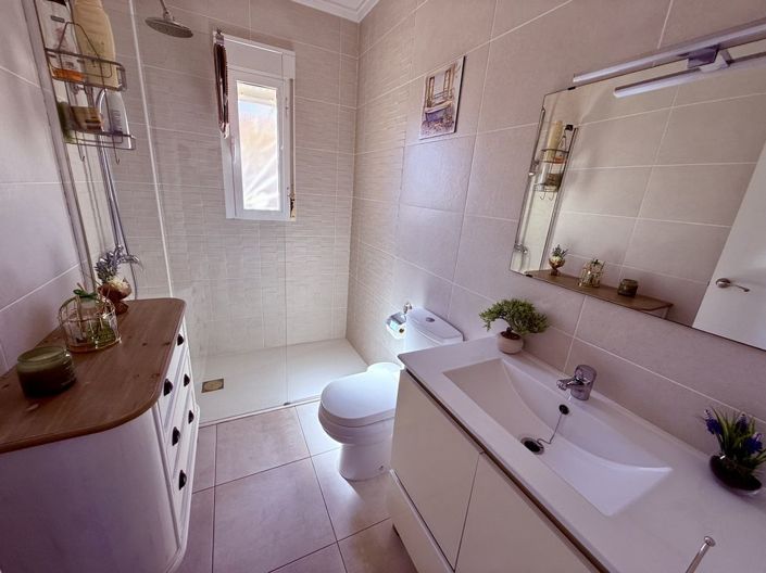 Image No.15-3 Bed Property for sale