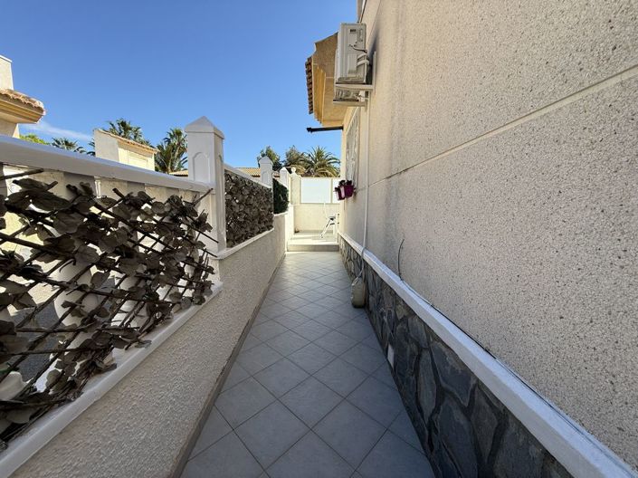 Image No.19-3 Bed Property for sale