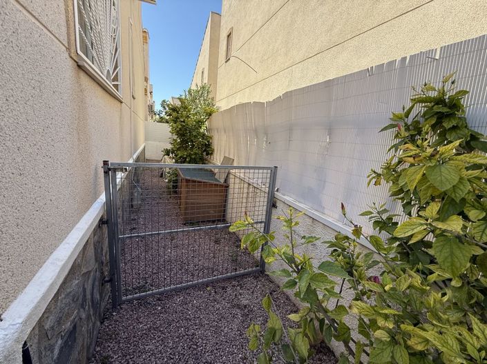 Image No.20-3 Bed Property for sale