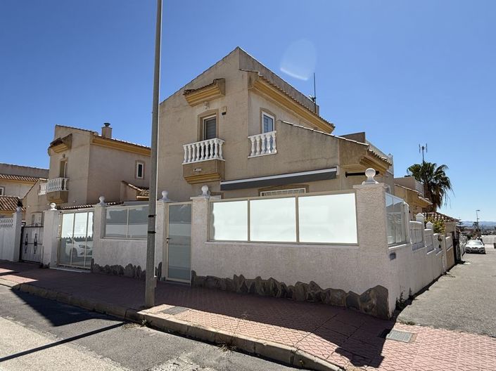 Image No.26-3 Bed Property for sale