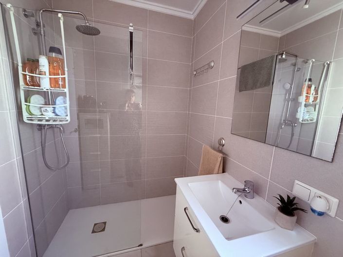 Image No.9-3 Bed Property for sale