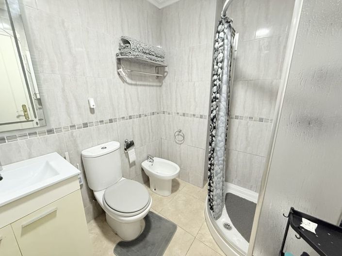 Image No.11-2 Bed Property for sale