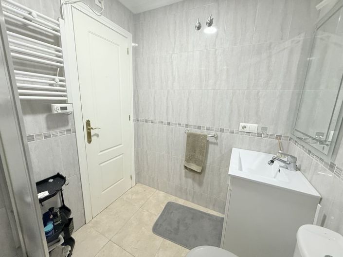 Image No.12-2 Bed Property for sale
