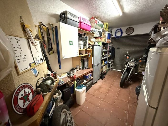 Image No.18-3 Bed Property for sale