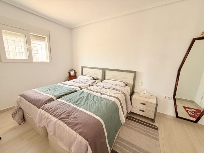 Image No.12-2 Bed Property for sale