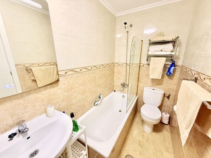 Image No.12-3 Bed Property for sale