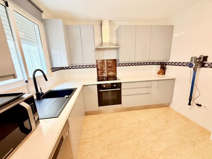 Image No.6-3 Bed Property for sale