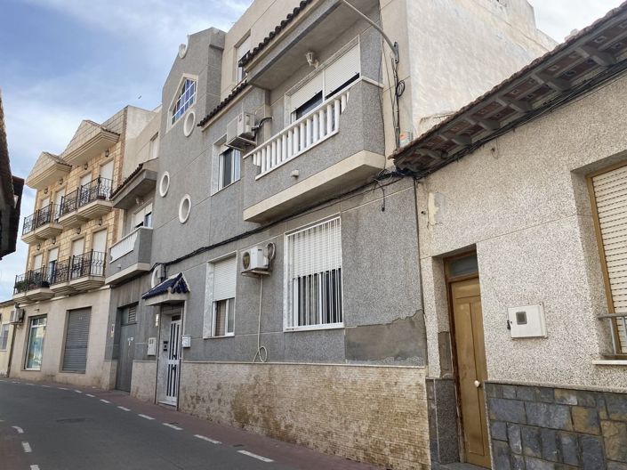 Image No.17-3 Bed Property for sale