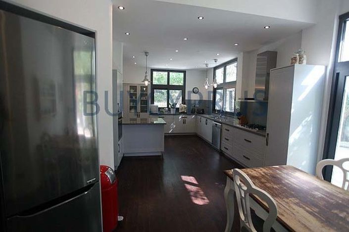 Image No.8-7 Bed Villa for sale