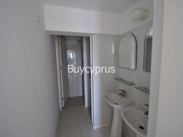 FREEHOLD SHOP/RESTAURANT FOR SALE IN KATO PAFOS 