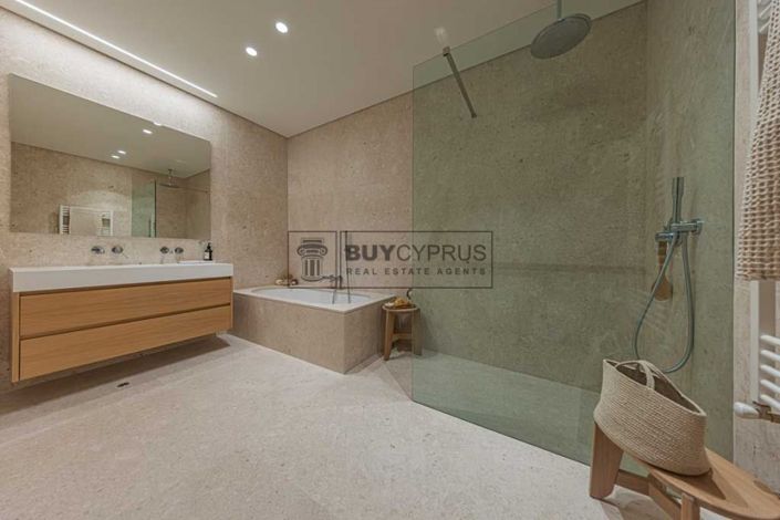 Image No.18-5 Bed Villa for sale