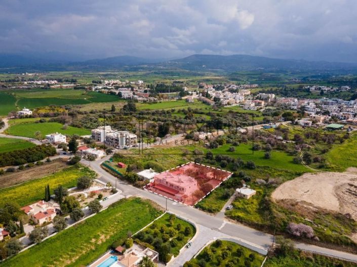 Image No.2-12 Bed Property for sale