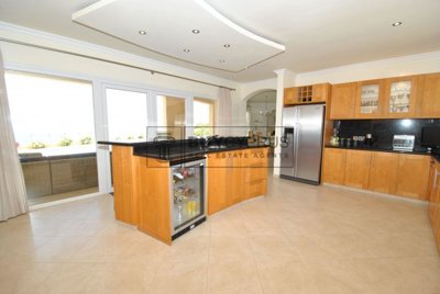 Detached Villa For Sale  in  Akoursos