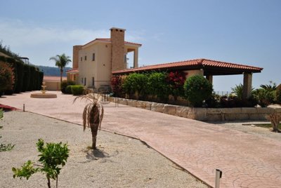 Detached Villa For Sale  in  Akoursos