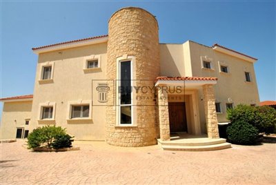 Detached Villa For Sale  in  Akoursos