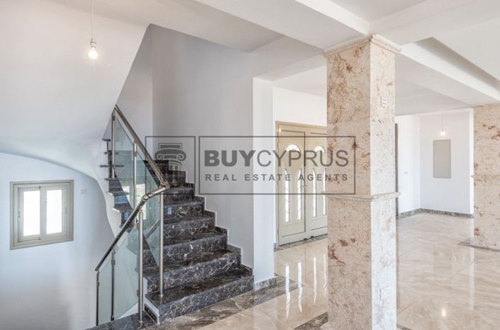 Image No.13-7 Bed Villa for sale