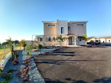 Detached Villa For Sale  in  St.George - Sea Caves