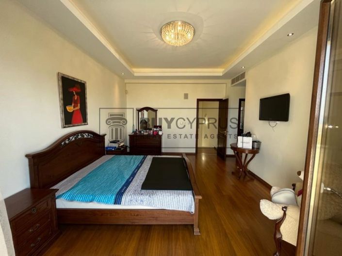 Image No.11-7 Bed Villa for sale