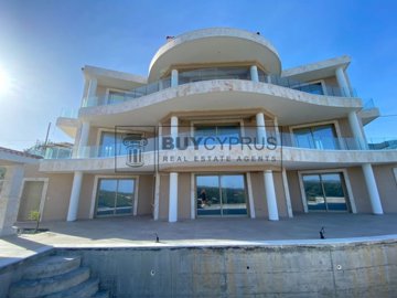 Detached Villa For Sale  in  St.George - Sea Caves