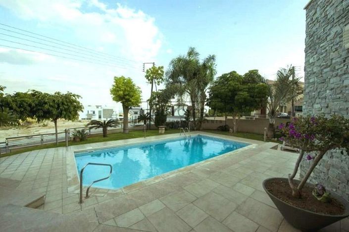 Image No.2-5 Bed Villa for sale