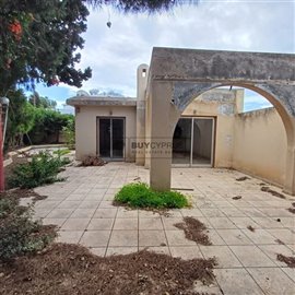 Semi Detached Villa For Sale  in  Tombs of the Kings