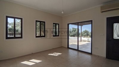 Detached Villa For Sale  in  Kouklia