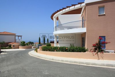 Town House For Sale  in  Peyia