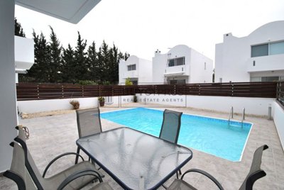 Detached Villa For Sale  in  Agia Marinouda