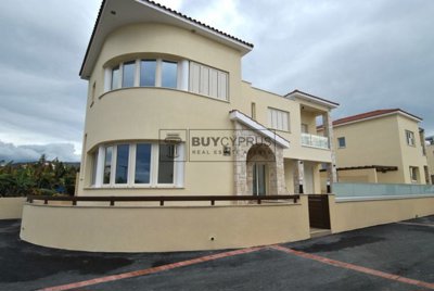 Detached Villa For Sale  in  Kissonerga