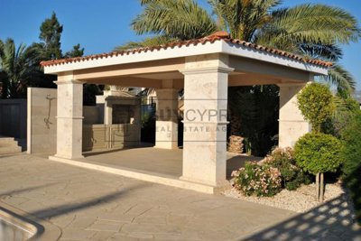 Detached Villa For Sale  in  Sea Caves