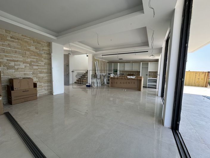 Image No.2-4 Bed Villa for sale