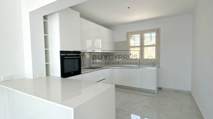 Image No.10-3 Bed Property for sale