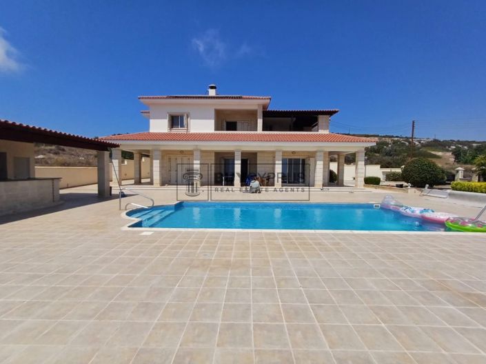 Image No.1-8 Bed Villa for sale