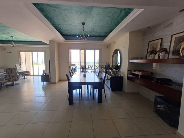 Image No.14-8 Bed Villa for sale