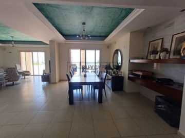 Detached Villa For Sale  in  St.George - Sea Caves