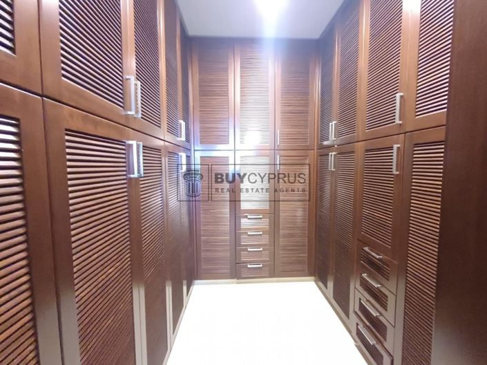 Image No.25-8 Bed Villa for sale