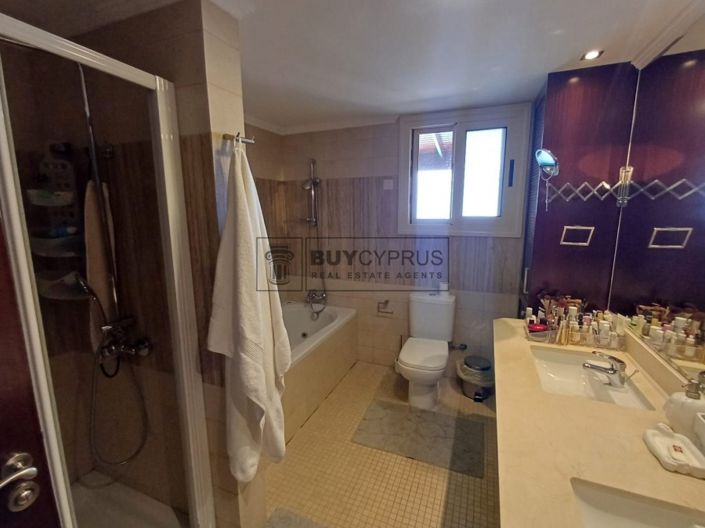 Image No.45-8 Bed Villa for sale