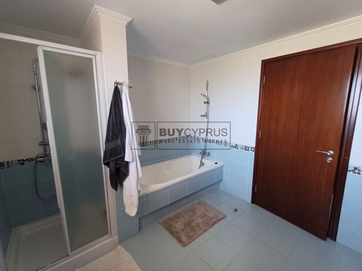 Image No.51-8 Bed Villa for sale