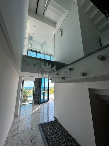 Image No.7-7 Bed Villa for sale