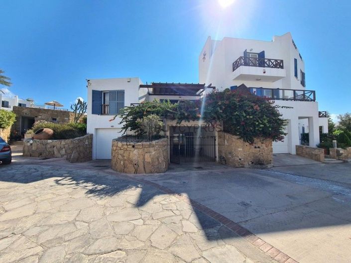 Image No.2-6 Bed Villa for sale