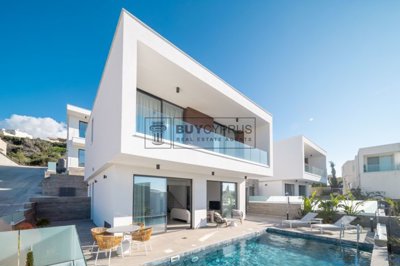 Detached Villa For Sale  in  Chlorakas