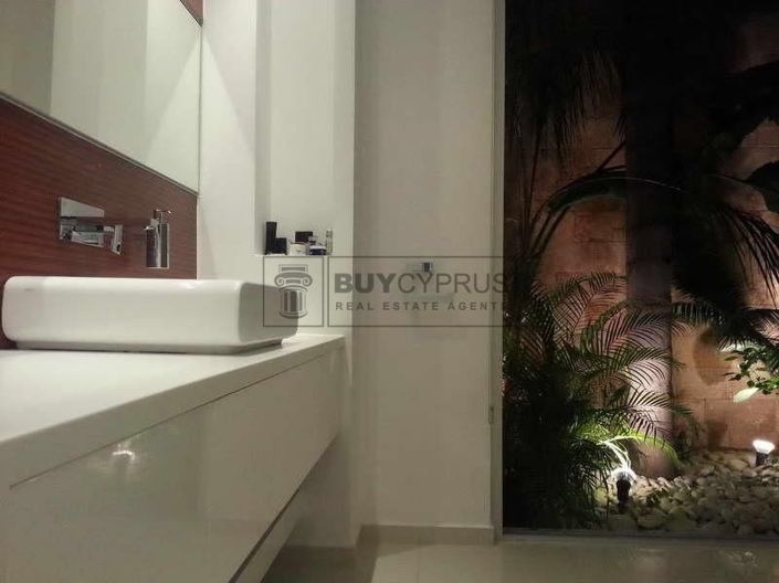 Image No.13-7 Bed Villa for sale