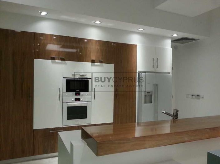 Image No.8-7 Bed Villa for sale